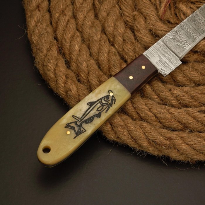 Handmade Damascus Steel Fishing Knife – Custom Outdoor Camping Blade, Gift for Fishermen