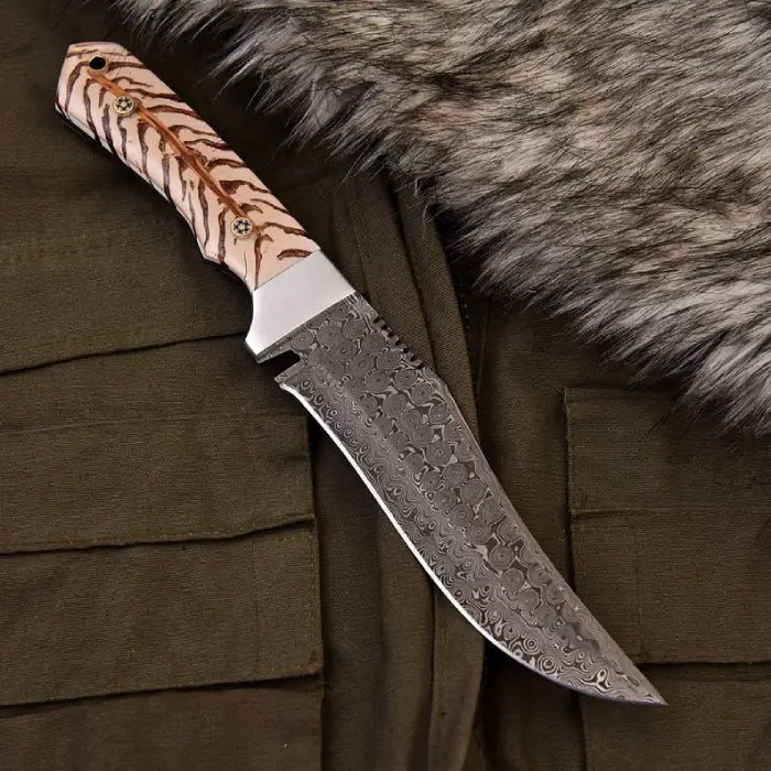 Handcrafted Damascus Steel Skinning Knife With Leather Case