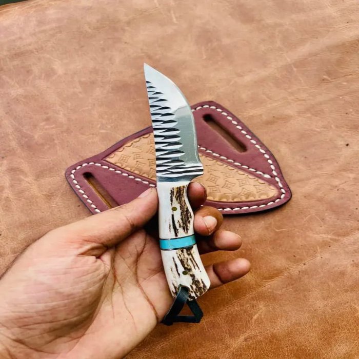 Handmade Damascus Full Tang Razor Sharp Skinning Knife Hand Forged Outdoor Camping Hunting Knife