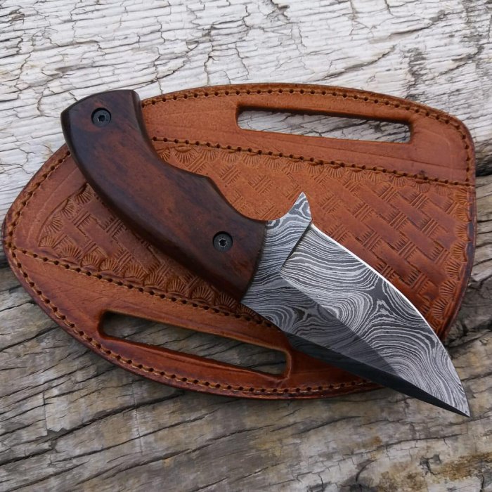 Damascus Steel Cowboy Knife: Rosewood Handle, Leather Cross Draw Sheath