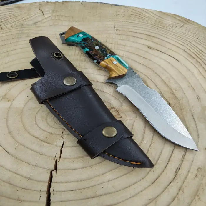 Mirror finish Western Cowboy knife with pancake leather sheath