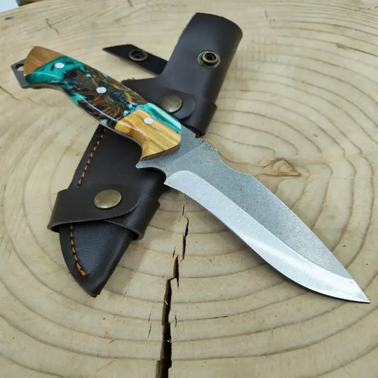 Mirror finish Western Cowboy knife with pancake leather sheath