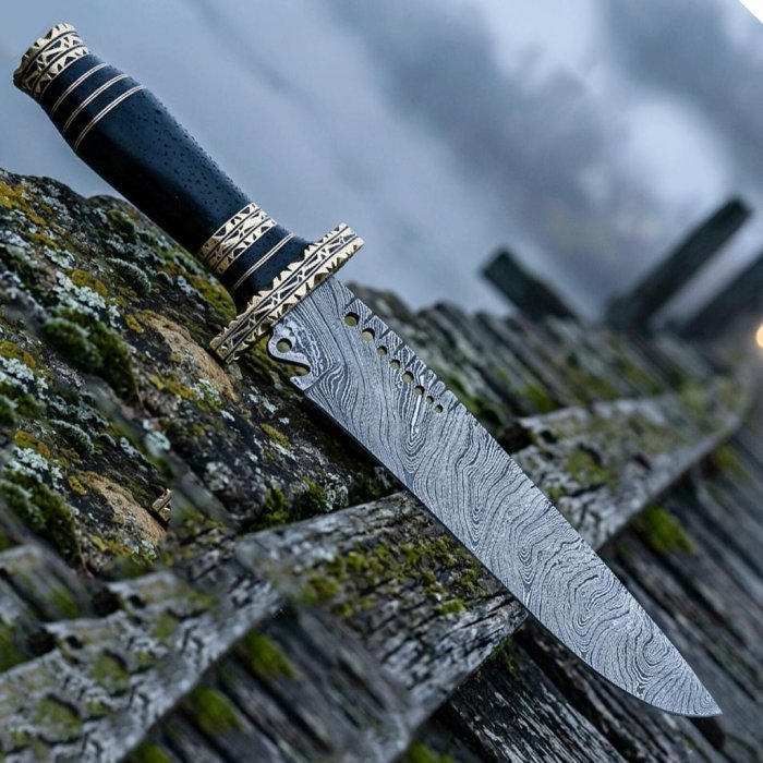 Handmade Damascus Bowie Knife – Clip Point Hunting Knife with Leather Handle