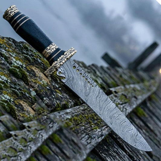Handmade Damascus Bowie Knife – Clip Point Hunting Knife with Leather Handle