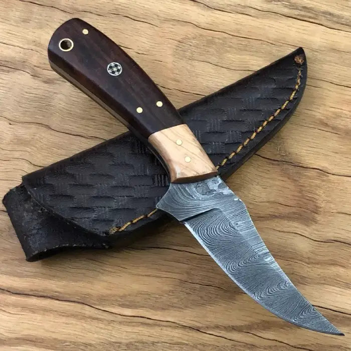 Handmade Damascus Steel Skinner Bushcraft Hunting Knife